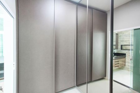 Casa para alugar com 300m², 4 quartos e 2 vagasCloset da Suite Master