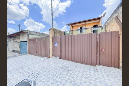 Casa à venda com 250m², 4 quartos e 4 vagas Casa à venda com 250m², 4 quartos e 4 vagasFachada