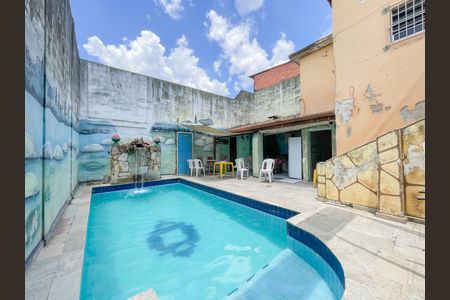 Casa à venda com 250m², 4 quartos e 4 vagas Casa à venda com 250m², 4 quartos e 4 vagasPiscina