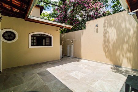 Casa para alugar com 227m², 4 quartos e 1 vagaQuintal