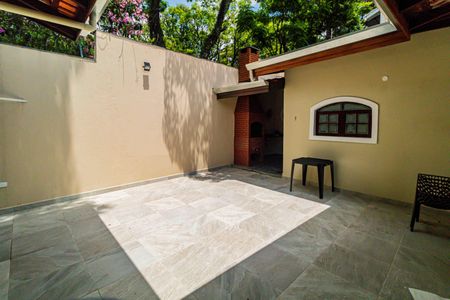 Casa para alugar com 227m², 4 quartos e 1 vagaQuintal