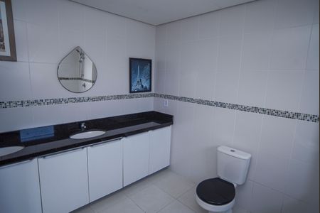 Casa de condomínio para alugar com 181m², 3 quartos e 2 vagasBanheiro da Suíte