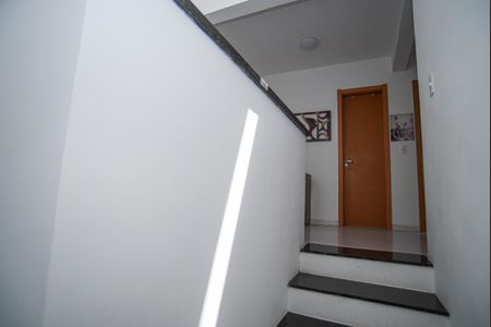 Casa de condomínio para alugar com 181m², 3 quartos e 2 vagasEscada