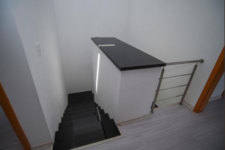 Casa de condomínio para alugar com 181m², 3 quartos e 2 vagasEscada