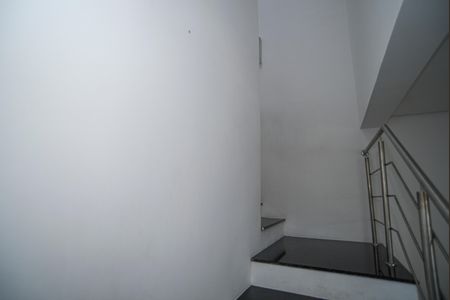 Casa de condomínio para alugar com 181m², 3 quartos e 2 vagasEscada