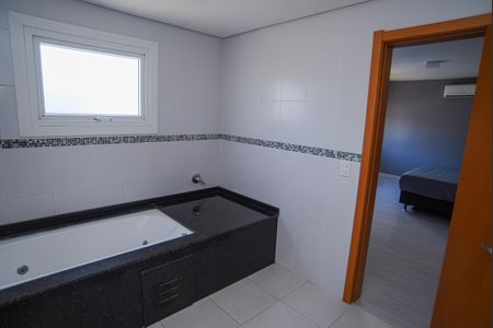 Casa de condomínio para alugar com 181m², 3 quartos e 2 vagasBanheiro da Suíte