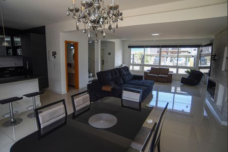 Casa de condomínio para alugar com 181m², 3 quartos e 2 vagasSala