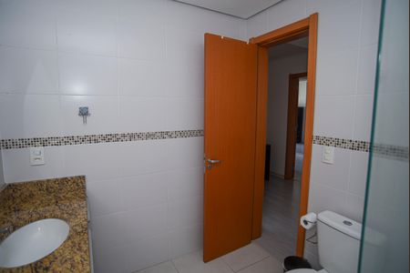 Casa de condomínio para alugar com 181m², 3 quartos e 2 vagasBanheiro 