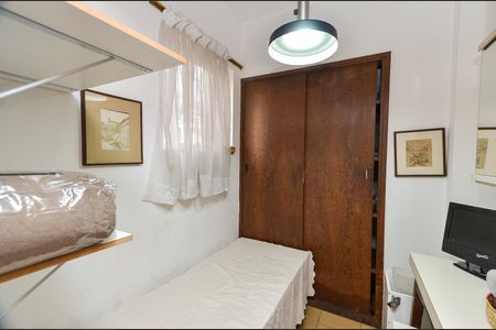 Apartamento à venda com 122m², 4 quartos e 2 vagas Apartamento à venda com 122m², 4 quartos e 2 vagasQuarto de Serviço