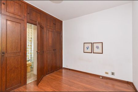 Apartamento à venda com 122m², 4 quartos e 2 vagas Apartamento à venda com 122m², 4 quartos e 2 vagasSuíte