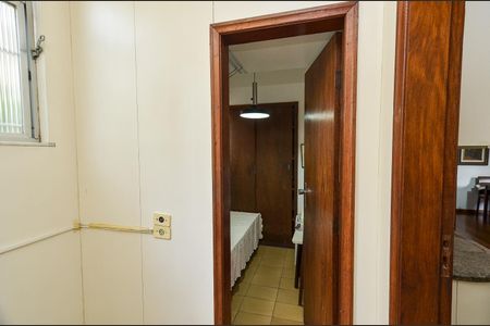 Apartamento à venda com 122m², 4 quartos e 2 vagas Apartamento à venda com 122m², 4 quartos e 2 vagasQuarto de Serviço