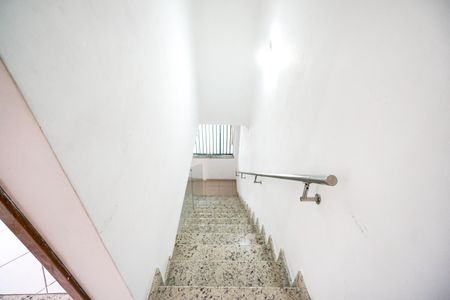 Apartamento para alugar com 110m², 3 quartos e 1 vaga Apartamento para alugar com 110m², 3 quartos e 1 vagaEscada