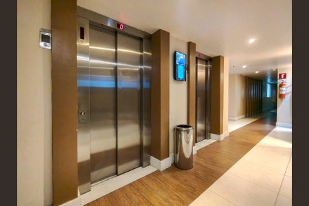 Apartamento para alugar com 58m², 2 quartos e 1 vagaFachada e portaria