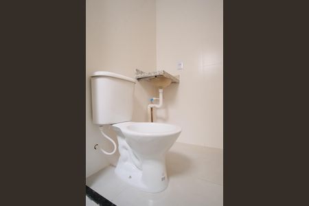 Banheiro de kitnet/studio para alugar com 1 quarto, 20m² em Vila Esperança, São Paulo