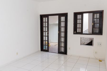 Casa para alugar com 50m², 1 quarto e 1 vaga Casa para alugar com 50m², 1 quarto e 1 vagaSala