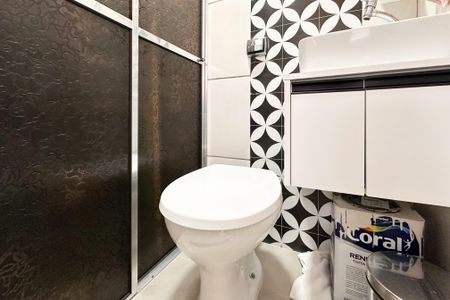 Casa de condomínio à venda com 90m², 2 quartos e 2 vagas Casa de condomínio à venda com 90m², 2 quartos e 2 vagasBanheiro de serviço