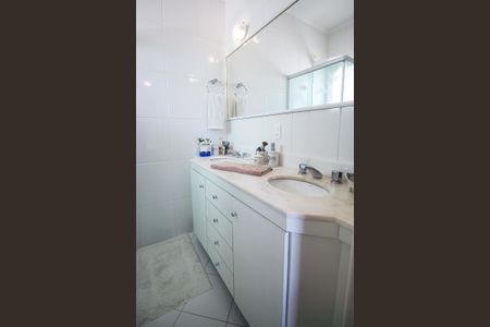 Casa à venda com 125m², 3 quartos e 3 vagasBanheiro da Suíte