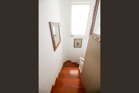 Casa à venda com 125m², 3 quartos e 3 vagasEscada