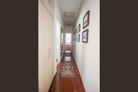 Casa à venda com 125m², 3 quartos e 3 vagasCorredor