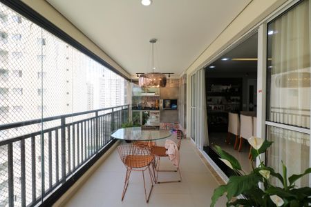 Apartamento à venda com 172m², 3 quartos e 3 vagasVaranda Gourmet