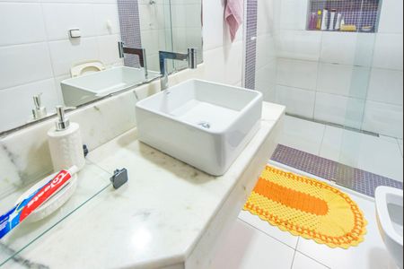 Banheiro  de casa à venda com 3 quartos, 260m² em Vila Bela Vista, Santo André