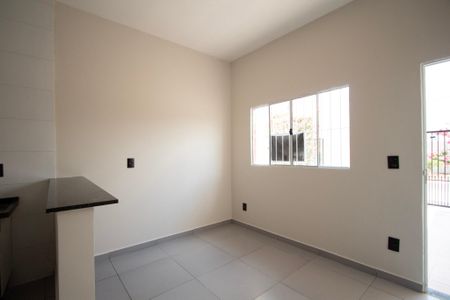 Casa para alugar com 53m², 2 quartos e 1 vaga Casa para alugar com 53m², 2 quartos e 1 vagaSala