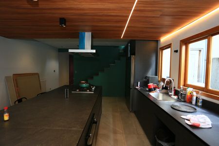 Casa à venda com 200m², 4 quartos e 2 vagas Casa à venda com 200m², 4 quartos e 2 vagascozinha