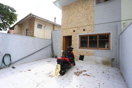 Casa à venda com 200m², 4 quartos e 2 vagas Casa à venda com 200m², 4 quartos e 2 vagasGaragem