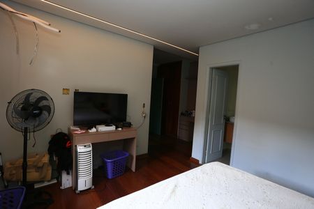 Casa à venda com 200m², 4 quartos e 2 vagas Casa à venda com 200m², 4 quartos e 2 vagassuíte