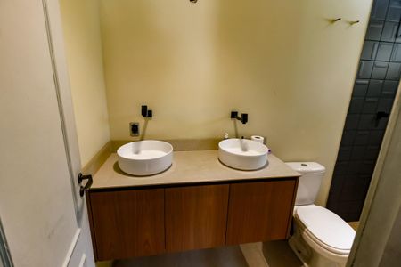 Casa à venda com 200m², 4 quartos e 2 vagasBanheiro da Suíte 2