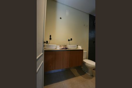 Casa à venda com 200m², 4 quartos e 2 vagas Casa à venda com 200m², 4 quartos e 2 vagasBanheiro da Suíte