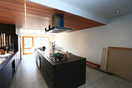 Casa à venda com 200m², 4 quartos e 2 vagas Casa à venda com 200m², 4 quartos e 2 vagascozinha