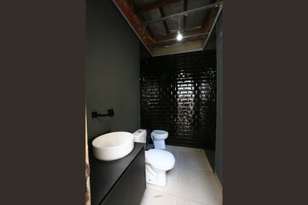 Casa à venda com 200m², 4 quartos e 2 vagas Casa à venda com 200m², 4 quartos e 2 vagasBanheiro