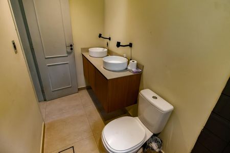 Casa à venda com 200m², 4 quartos e 2 vagasBanheiro da Suíte 2