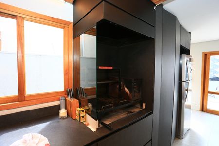 Casa à venda com 200m², 4 quartos e 2 vagas Casa à venda com 200m², 4 quartos e 2 vagascozinha churrasqueira