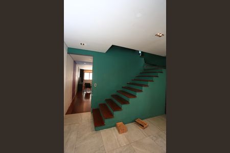 Casa à venda com 200m², 4 quartos e 2 vagas Casa à venda com 200m², 4 quartos e 2 vagasescada