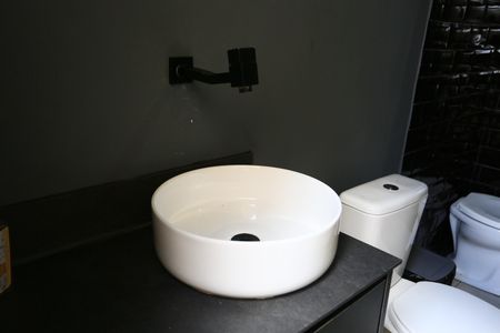 Casa à venda com 200m², 4 quartos e 2 vagas Casa à venda com 200m², 4 quartos e 2 vagasBanheiro