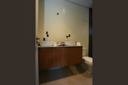 Casa à venda com 200m², 4 quartos e 2 vagas Casa à venda com 200m², 4 quartos e 2 vagasBanheiro da Suíte