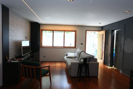 Casa à venda com 200m², 4 quartos e 2 vagas Casa à venda com 200m², 4 quartos e 2 vagassala