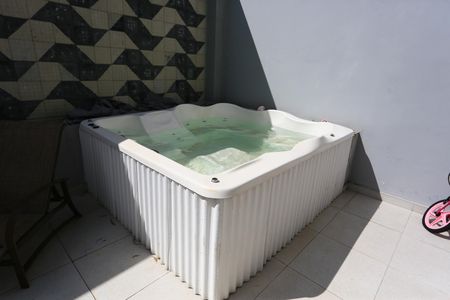 Casa à venda com 200m², 4 quartos e 2 vagas Casa à venda com 200m², 4 quartos e 2 vagasjacuzzy