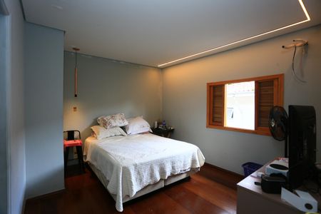 Casa à venda com 200m², 4 quartos e 2 vagas Casa à venda com 200m², 4 quartos e 2 vagassuíte