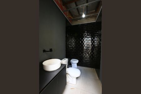 Casa à venda com 200m², 4 quartos e 2 vagas Casa à venda com 200m², 4 quartos e 2 vagasBanheiro