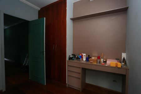 Casa à venda com 200m², 4 quartos e 2 vagas Casa à venda com 200m², 4 quartos e 2 vagassuíte