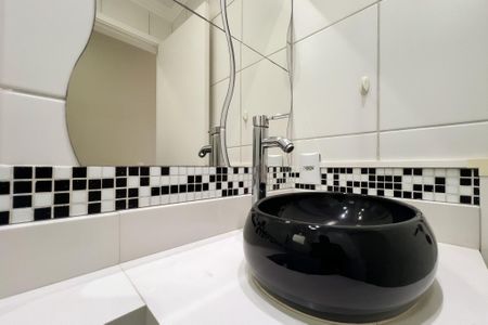 Apartamento para alugar com 46m², 2 quartos e 1 vaga Apartamento para alugar com 46m², 2 quartos e 1 vagaBanheiro