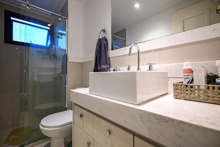 Apartamento à venda com 226m², 3 quartos e 4 vagasBanheiro 1 da Suíte 3