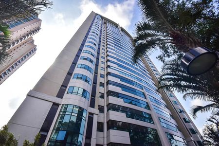 Apartamento à venda com 226m², 3 quartos e 4 vagas Apartamento à venda com 226m², 3 quartos e 4 vagasFachada