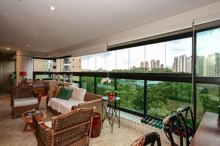 Apartamento à venda com 226m², 3 quartos e 4 vagasVaranda