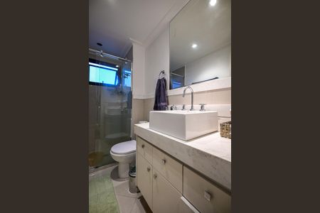 Apartamento à venda com 226m², 3 quartos e 4 vagasBanheiro 1 da Suíte 3
