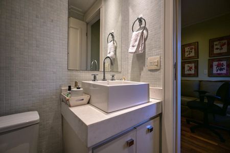 Apartamento à venda com 226m², 3 quartos e 4 vagasBanheiro Suíte 2