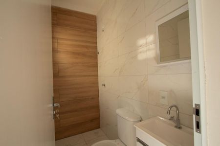 Casa para alugar com 53m², 2 quartos e 1 vaga Casa para alugar com 53m², 2 quartos e 1 vagaBanheiro